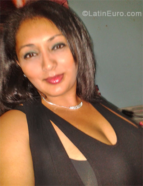 Date this nice looking Honduras girl Ana Lucia from Cortes HN894