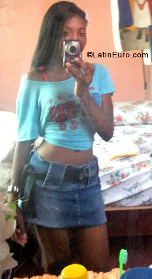 Date this attractive Jamaica girl Keresa from Kingston JM1357