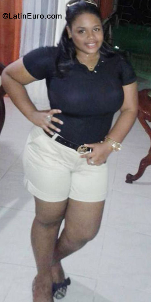 Date this charming Dominican Republic girl Wenifer from Santo Domingo DO17647