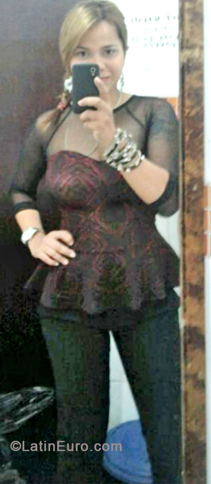 Date this charming Colombia girl Shirly from Bucaramanga CO14414