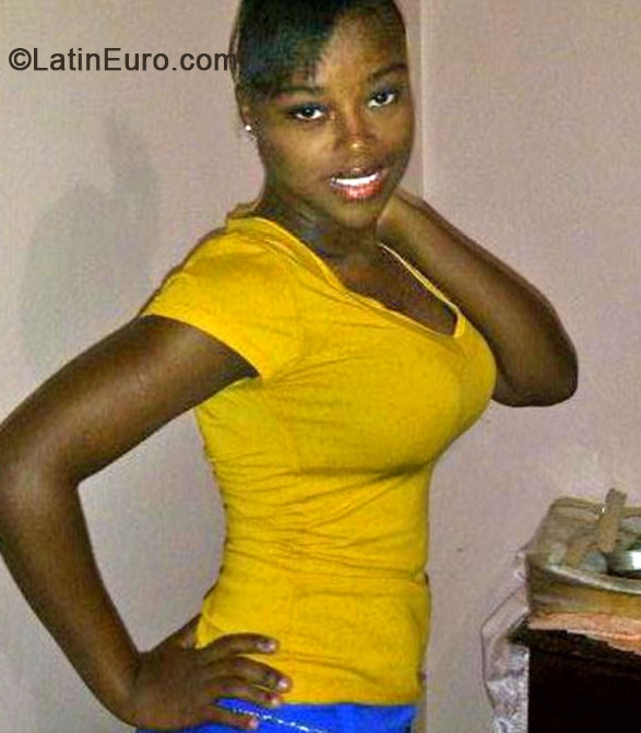 Date this tall Jamaica girl Chris from Manchester JM1377