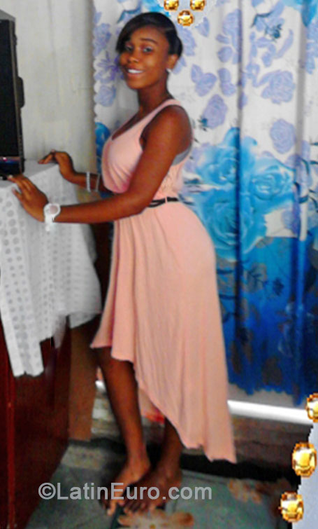 Date this happy Jamaica girl Shani from clarendon JM1378