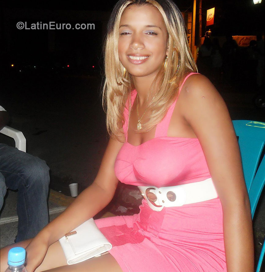 Date this sultry Dominican Republic girl Viorques from Samana DO17744