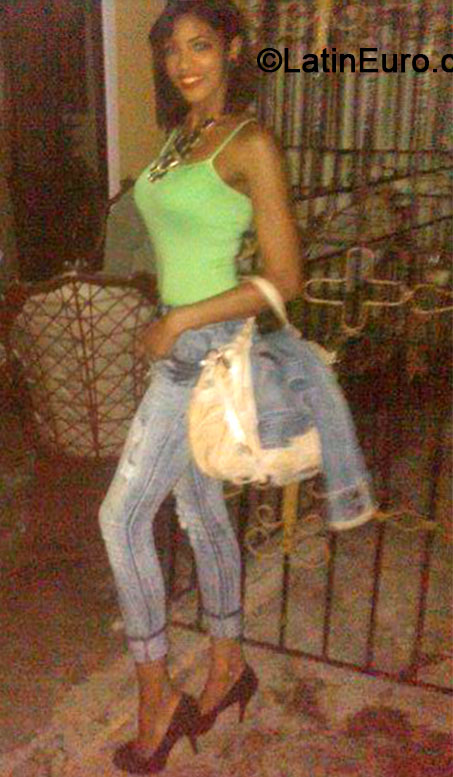 Date this hot Dominican Republic girl Norisal from Santo Domingo DO25353