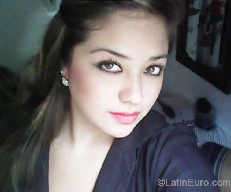 Date this pretty Colombia girl Dania from Pereira CO14541