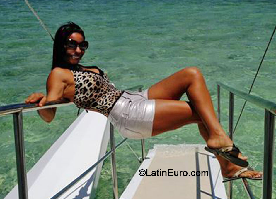 Date this good-looking Brazil girl Geni from Rio De Janeiro BR8293