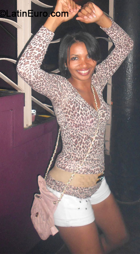 Date this cute Brazil girl Fernanda from Belo Horizonte BR8297