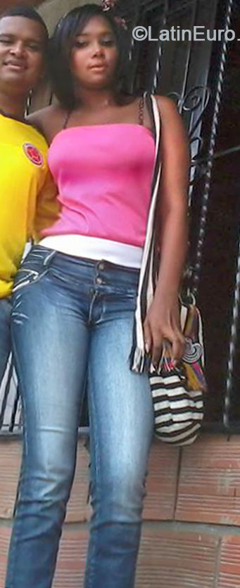 Date this lovely Colombia girl Hana from Cali CO14566