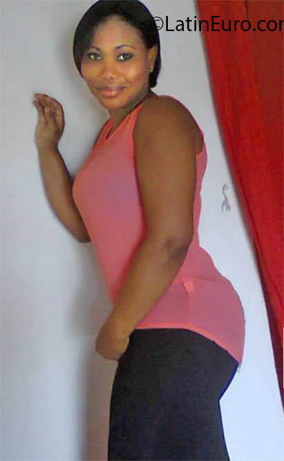 Date this sultry Dominican Republic girl Yudit from San Cristobal DO17954