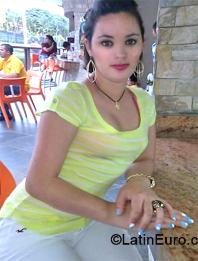 Date this hard body Dominican Republic girl Ingrid from Jarabacoa DO17980