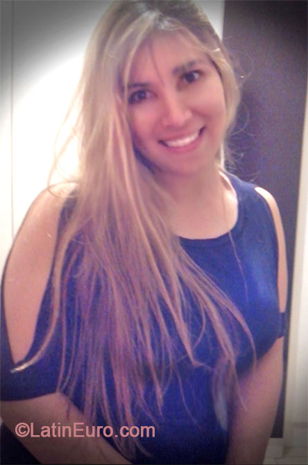 Date this lovely Brazil girl Elizangela from Curitiba BR8362