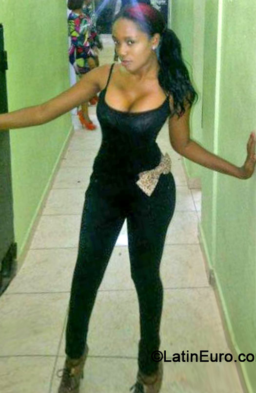 Date this pretty Dominican Republic girl Bianni from Santo Domingo DO18002