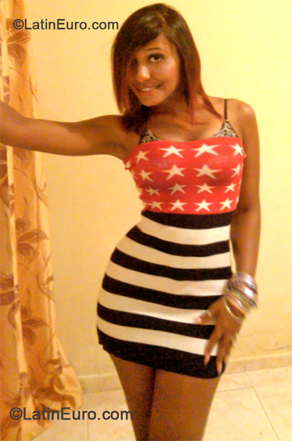 Date this sensual Dominican Republic girl Alba from Santo Domingo DO18010