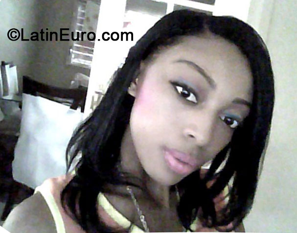 Date this athletic Jamaica girl Paris from Kingston JM1461