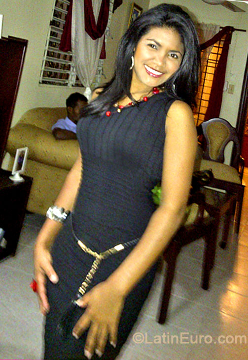 Date this lovely Dominican Republic girl Alba from Santo Domingo DO18109