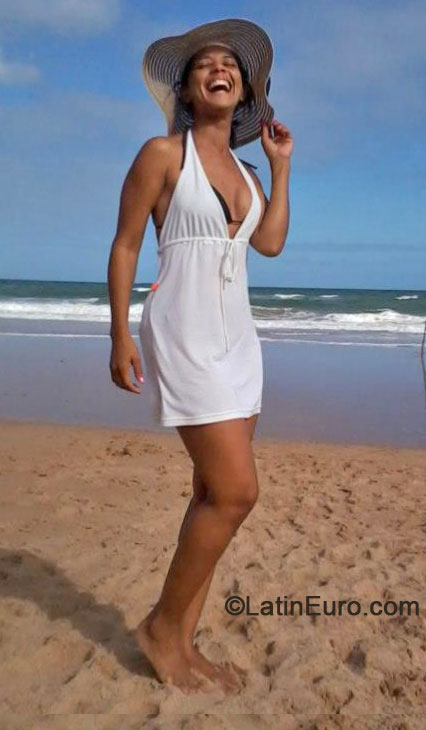 Date this passionate Brazil girl Claudia from Lauro De Freitas BR8408