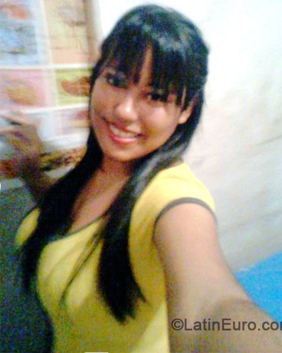 Date this voluptuous Venezuela girl Yuleysi from carab obo VE128