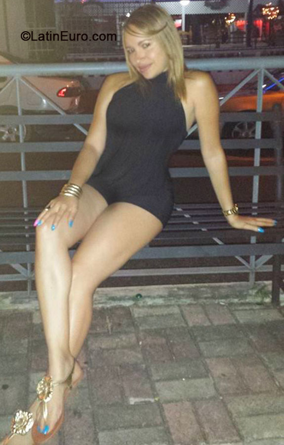 Date this voluptuous Dominican Republic girl Hilda lopez from Santiago DO18176