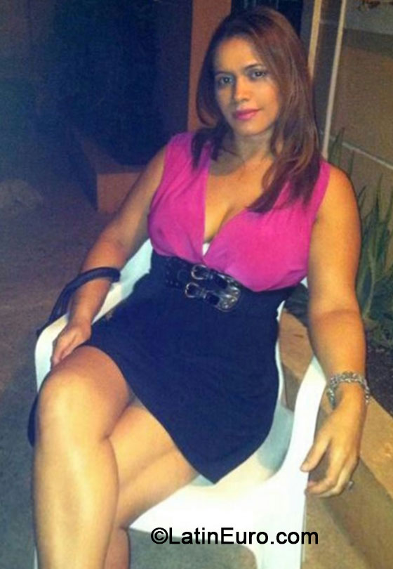 Date this exotic Dominican Republic girl Crizida from Santo Domingo DO18177