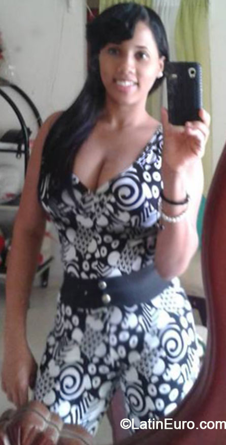 Date this sensual Dominican Republic girl Dayani from Santo Domingo DO18215