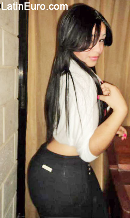 Date this charming Dominican Republic girl Yudisel from Santo Domingo DO18229