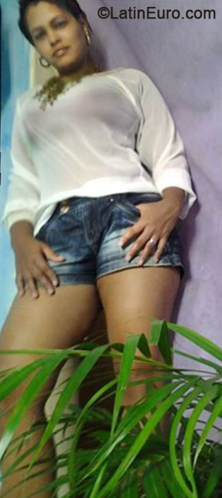 Date this good-looking Brazil girl Ana Paula from Salvador BR9344