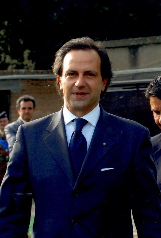 Date this sultry Canada man Raymond from Vancouver CA605