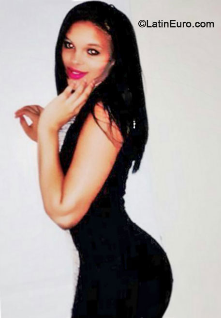 Date this fun Dominican Republic girl Liliana from Santo Domingo DO18268