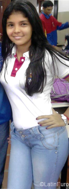 Date this gorgeous Venezuela girl Edith from Caracas VE136