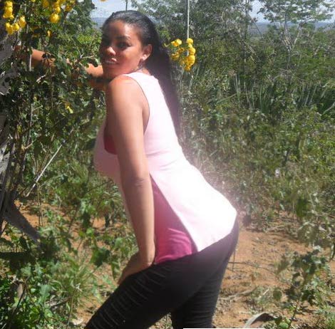 Date this cute Brazil girl Elisangela from Salvador BR8537