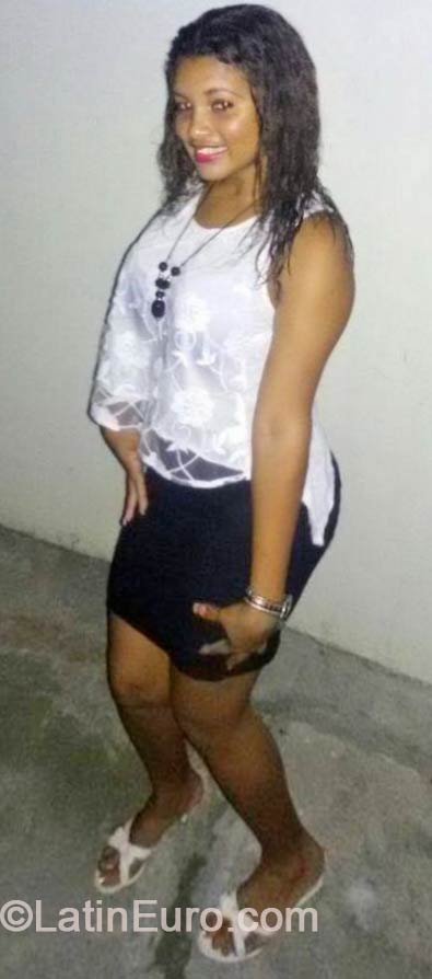 Date this athletic Dominican Republic girl Olga maria from Santo Domingo DO18366