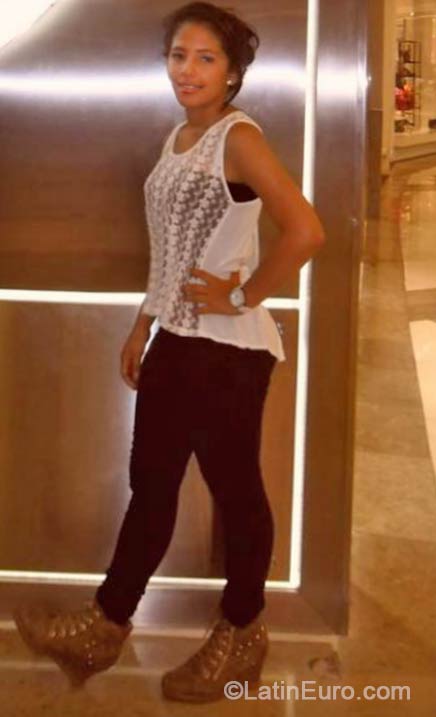 Date this sultry Colombia girl Alexandra from Bucaramanga CO14833