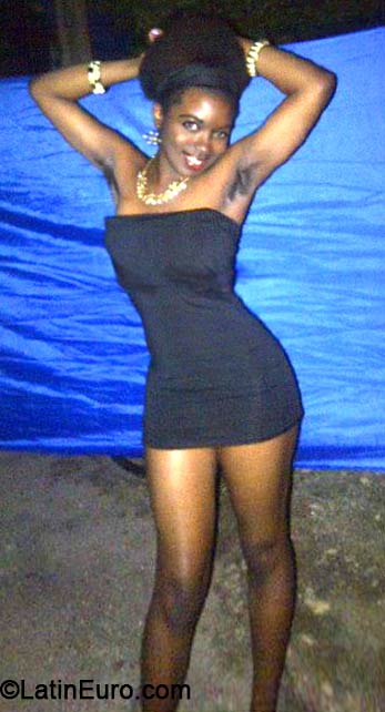 Date this gorgeous Jamaica girl Shaunti from Kingston JM1548