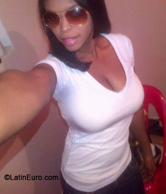 Date this good-looking Venezuela girl Sitia from Caracas VE155