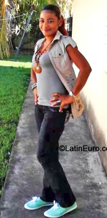 Date this lovely Jamaica girl Maria from Kingston JM1570