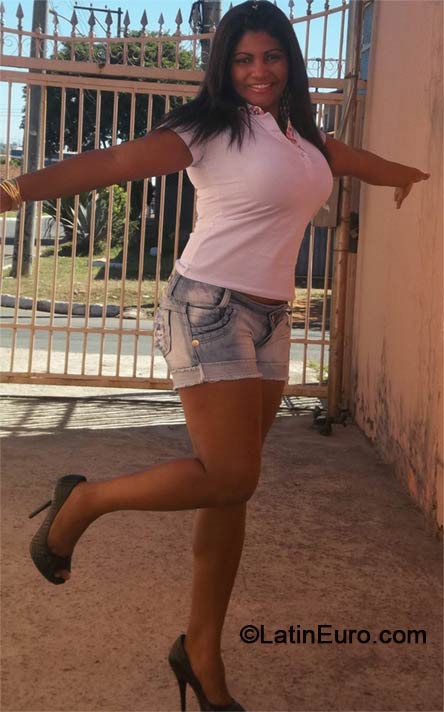 Date this funny Brazil girl Claudia from Brasilia BR8665