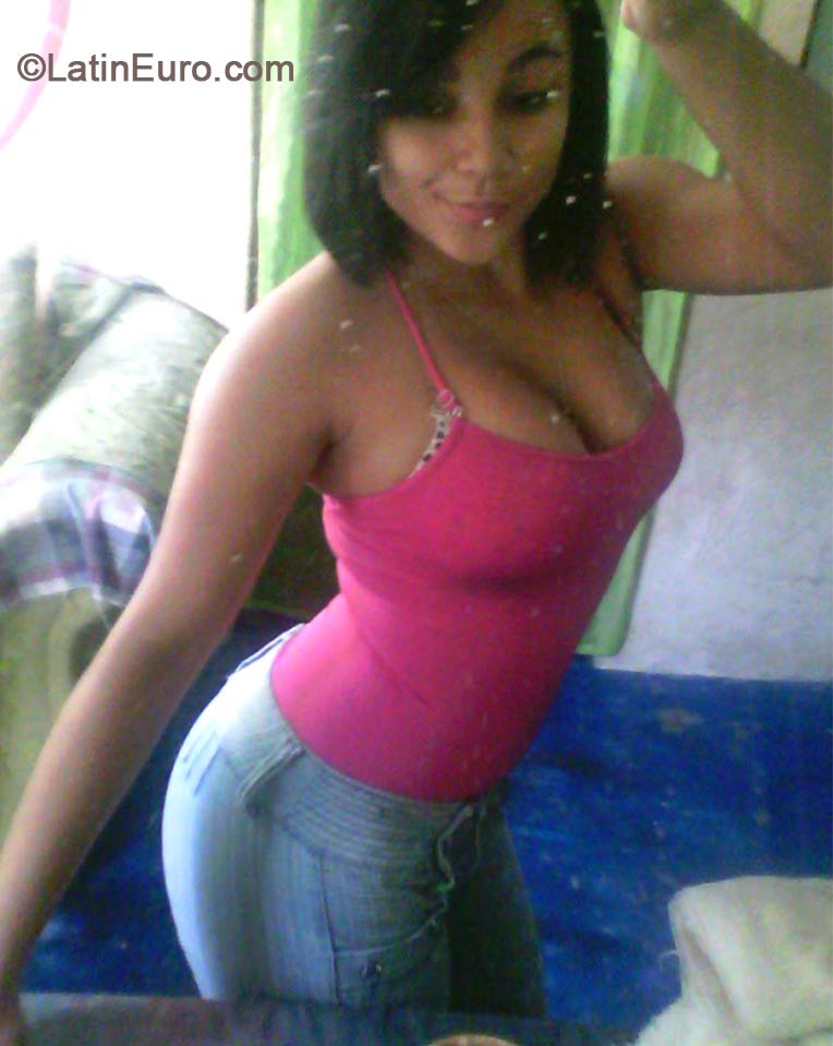 Date this hot Dominican Republic girl Modelisa from Santo Domingo DO18770
