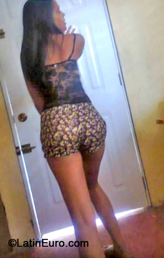 Date this cute Dominican Republic girl Yaneyri from Santiago De Los Caballeros DO18833
