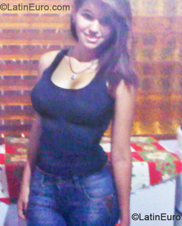 Date this voluptuous Venezuela girl Vanessa from Anaco VE186