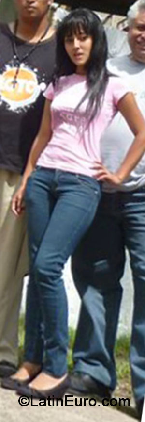 Date this tall Honduras girl Rosa from Tegucigalpa HN940