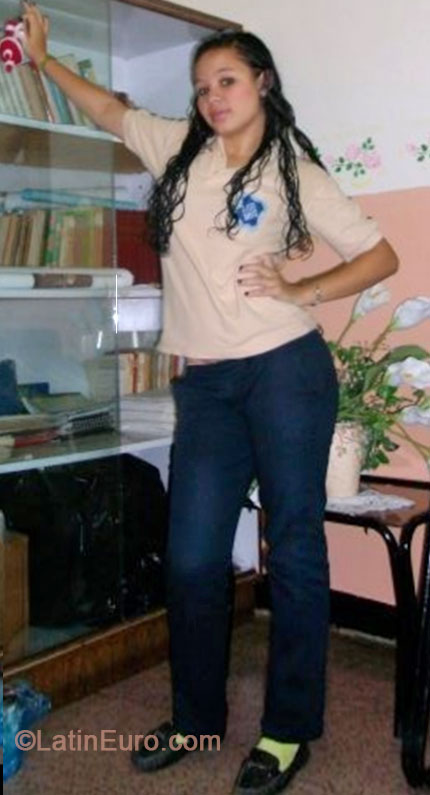 Date this cute Venezuela girl Josi from Caracas VE198