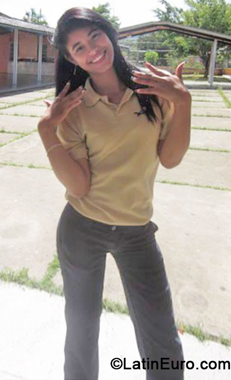 Date this delightful Venezuela girl Bethania from Caracas VE200