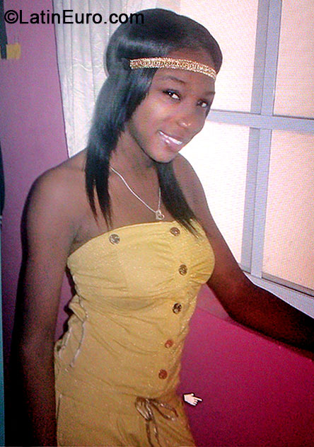 Date this gorgeous Jamaica girl Shakira from Montego Bay JM1621