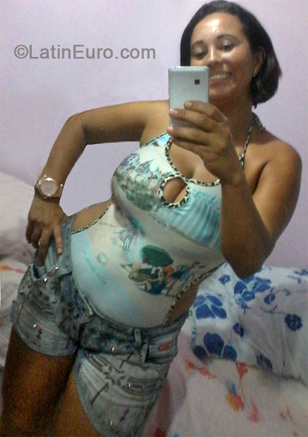 Date this beautiful Brazil girl Flavia from Rio De Janeiro BR8746