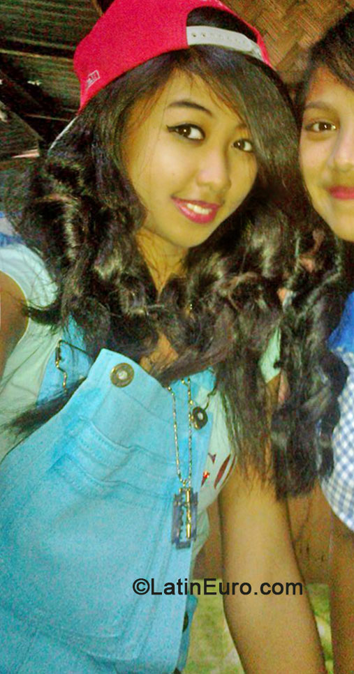 Date this pretty Philippines girl Alexis from Taguig City PH637