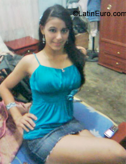 Date this lovely Venezuela girl Vanessa from Caracas VE217