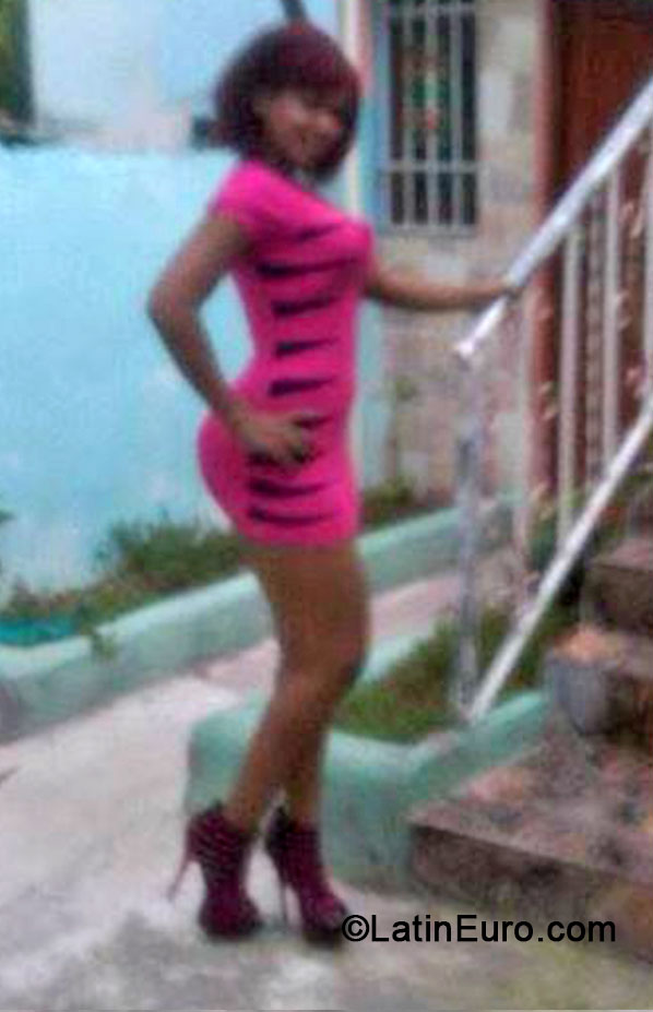 Date this stunning Dominican Republic girl Aida eduvije za from La Romana DO18968