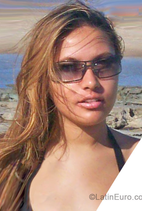 Date this sultry Brazil girl Auranir from Fortaleza BR8767