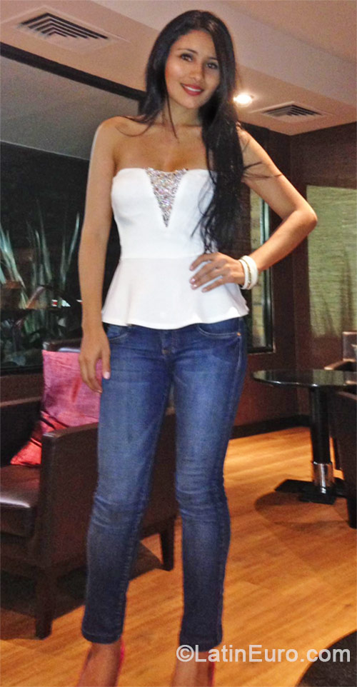 Date this attractive Colombia girl Lucia from Ibague CO16484