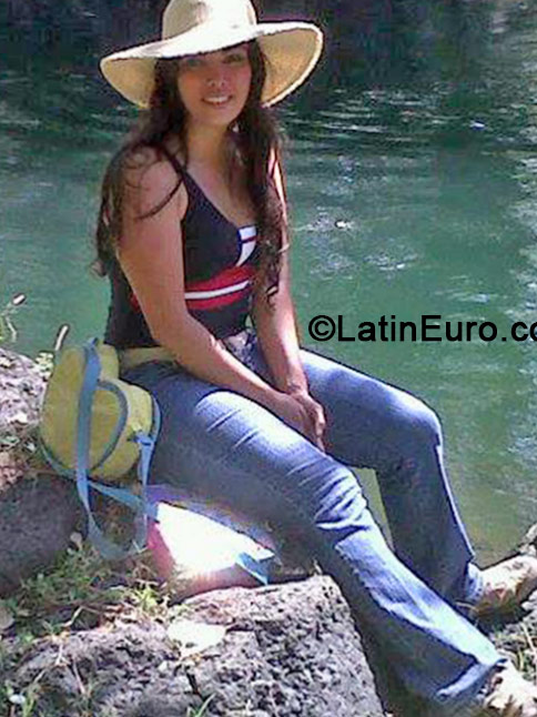 Date this beautiful Honduras girl Maria from San Pedro Sula HN979